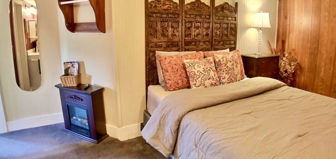 Piedmont House - Crystal Terrace Suite Queen Bedroom Fireplace