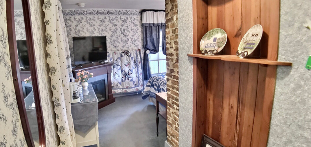 Piedmont House - Room with a View Suite TV