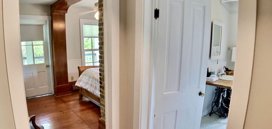 Piedmont House - Secret Garden Suite Bathroom Entrance