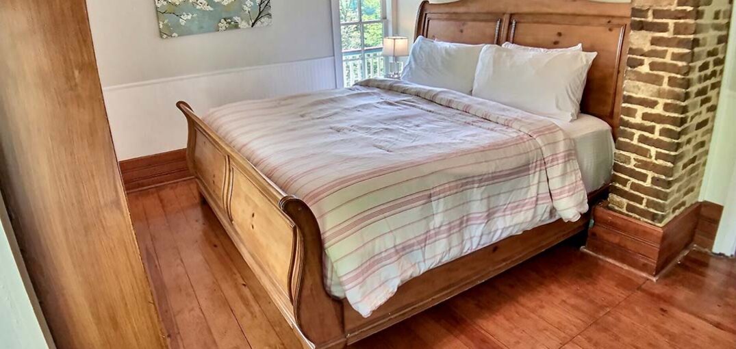 Piedmont House - Secret Garden Suite King Bed