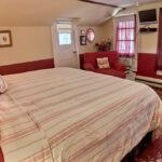 Piedmont House - Victorian Suite TV